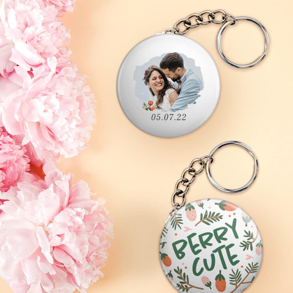 Customise pin badge keyrings with photos and text. Create in minutes with Snapfish.