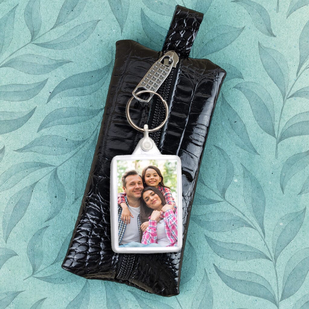 Coin purse or card wallet keyring